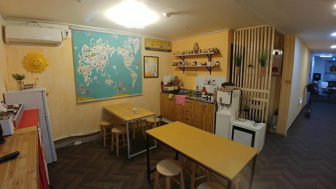 24Guesthouse Seomyeon Busan Exterior photo