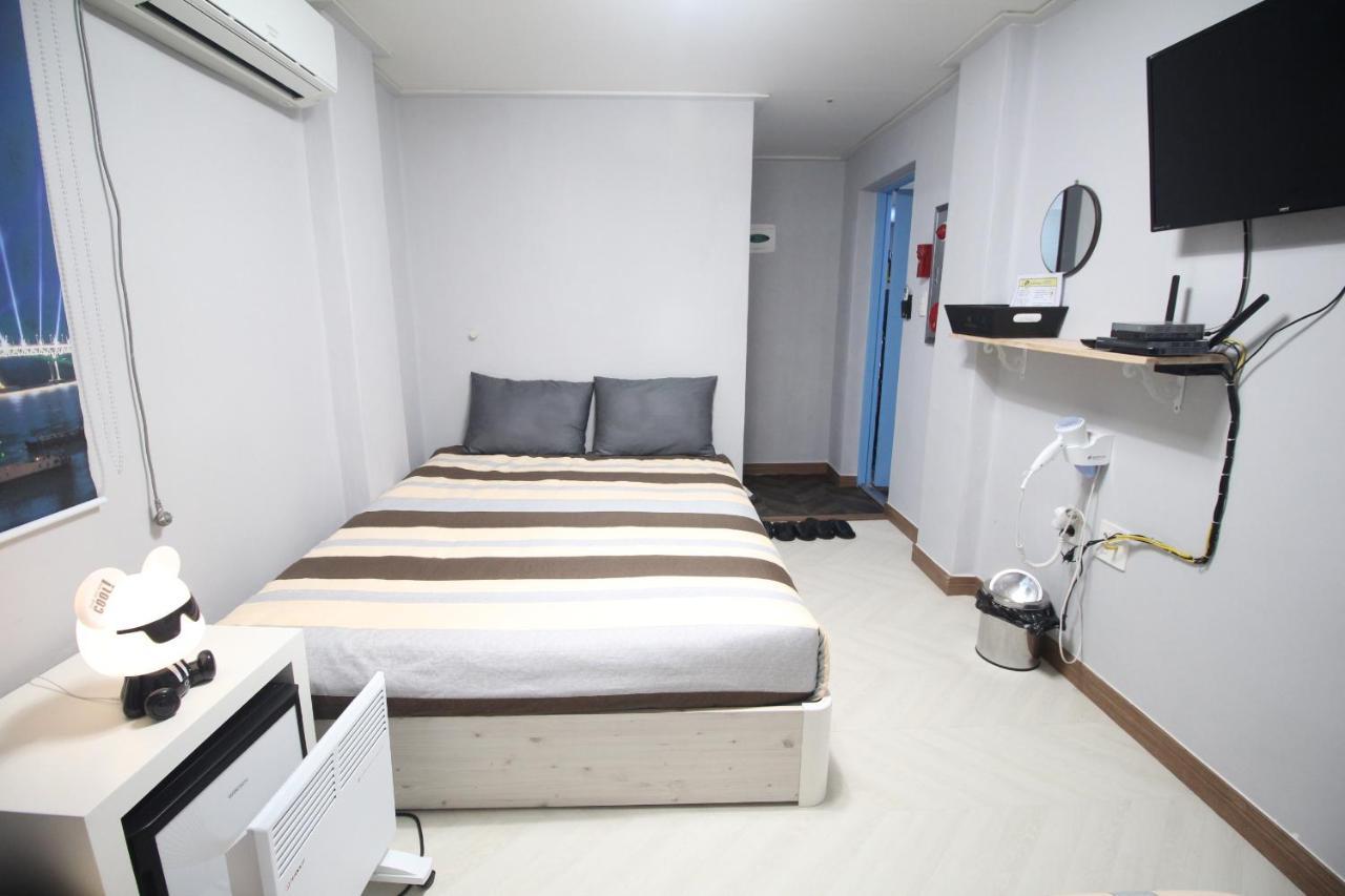24Guesthouse Seomyeon Busan Exterior photo