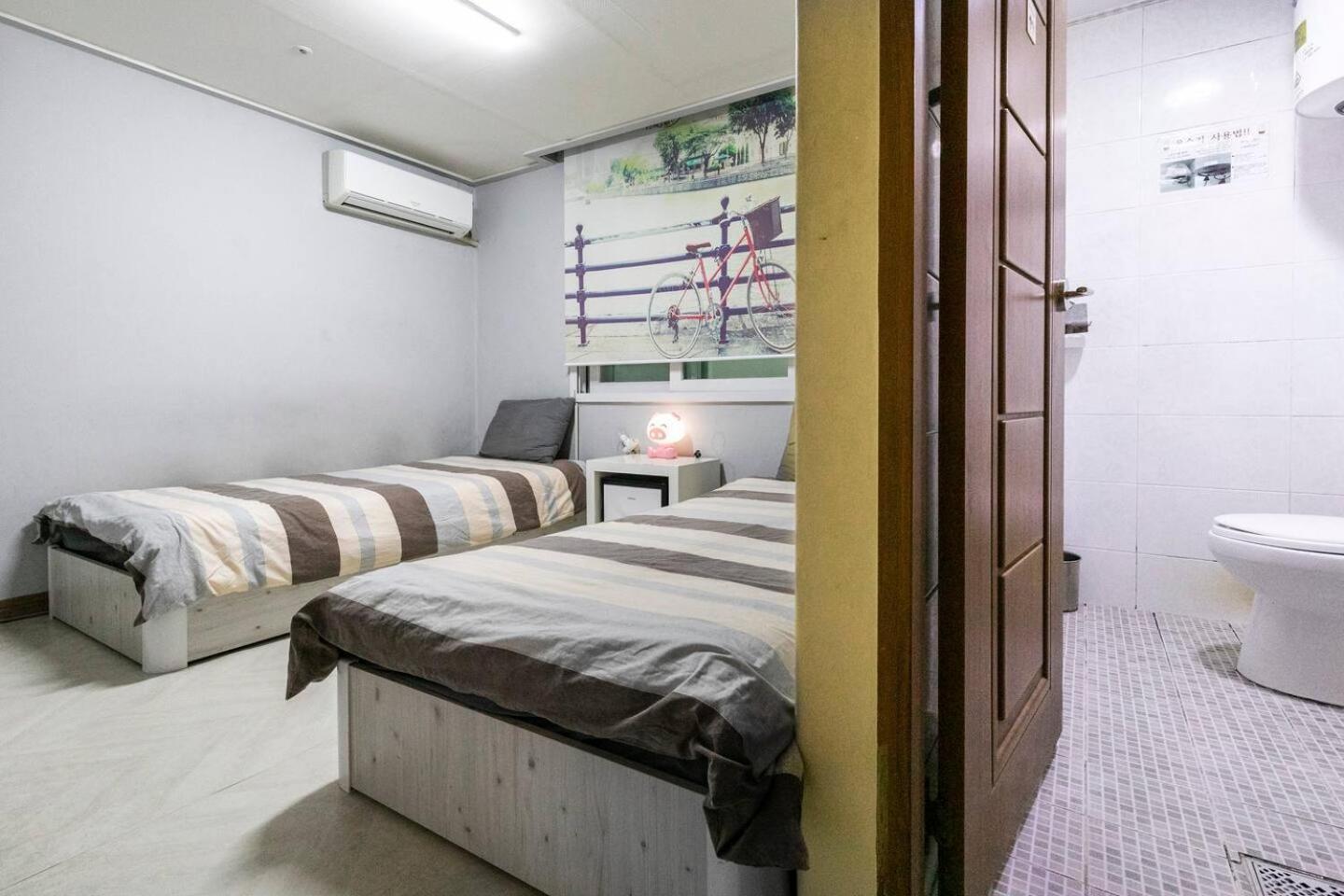 24Guesthouse Seomyeon Busan Exterior photo