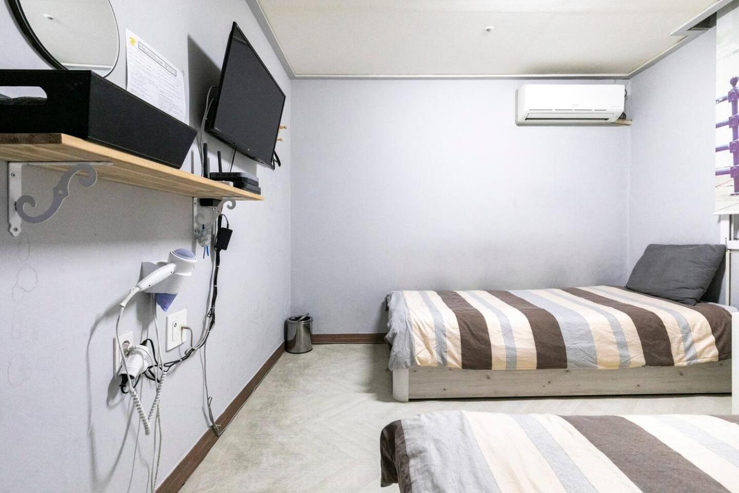24Guesthouse Seomyeon Busan Exterior photo
