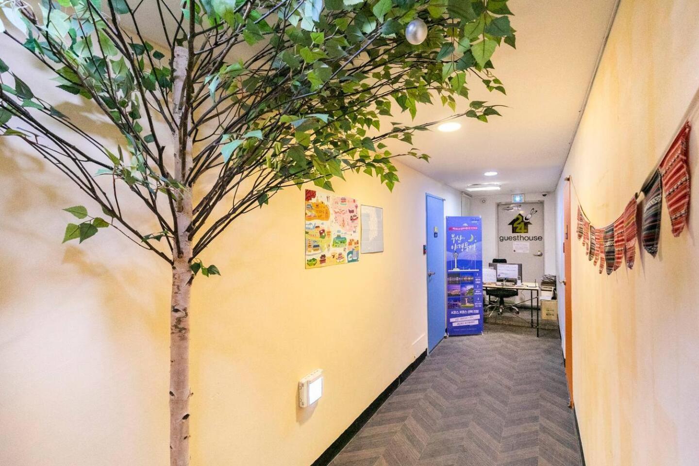 24Guesthouse Seomyeon Busan Exterior photo