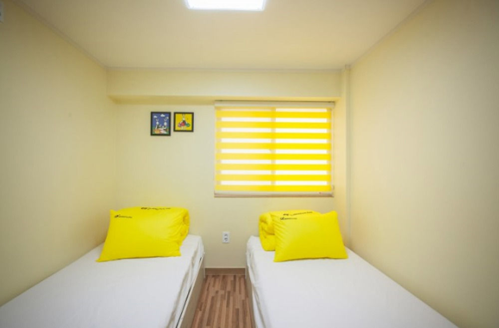 24Guesthouse Seomyeon Busan Exterior photo