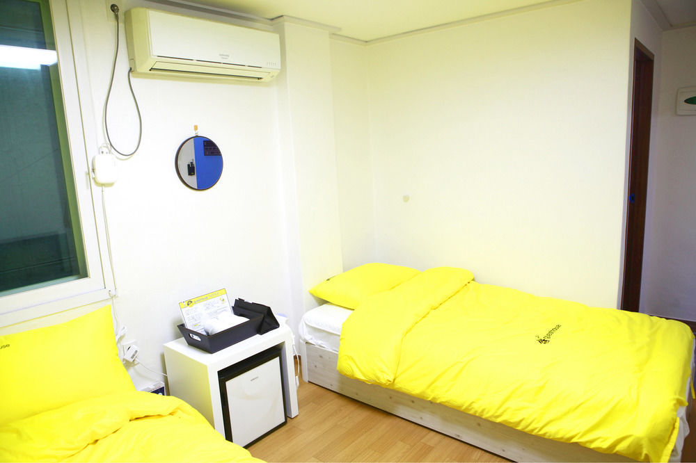 24Guesthouse Seomyeon Busan Exterior photo