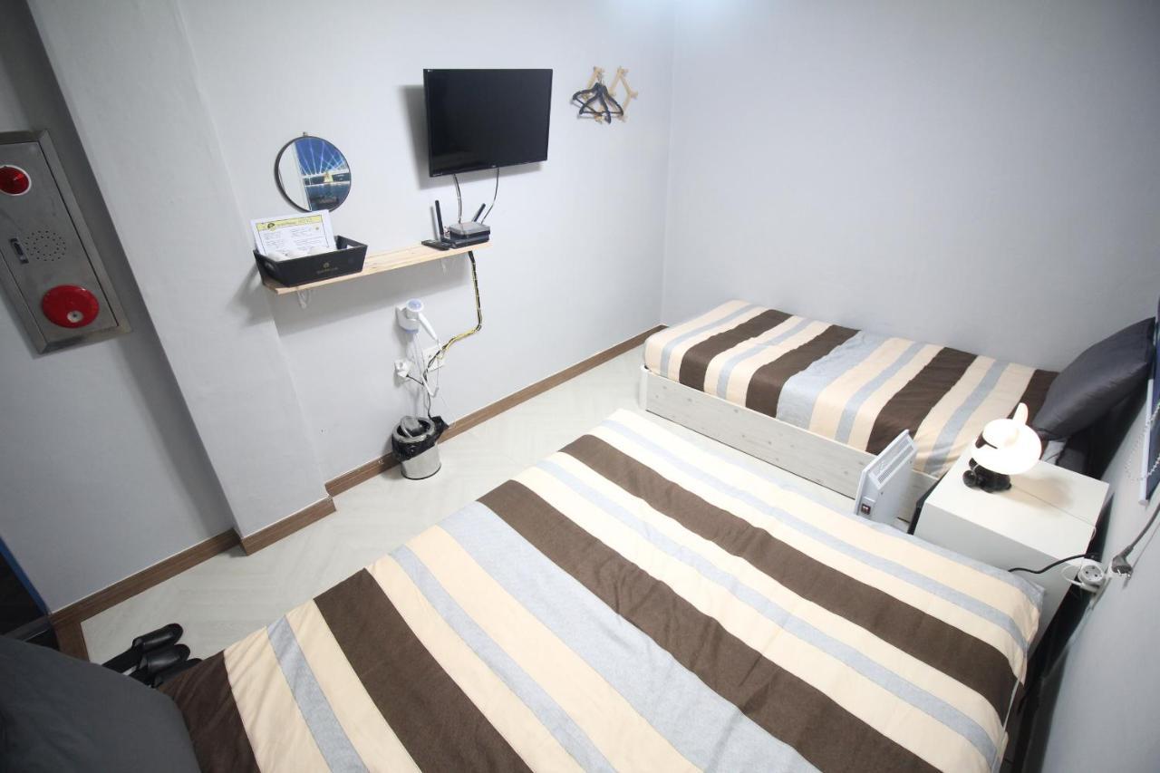 24Guesthouse Seomyeon Busan Exterior photo