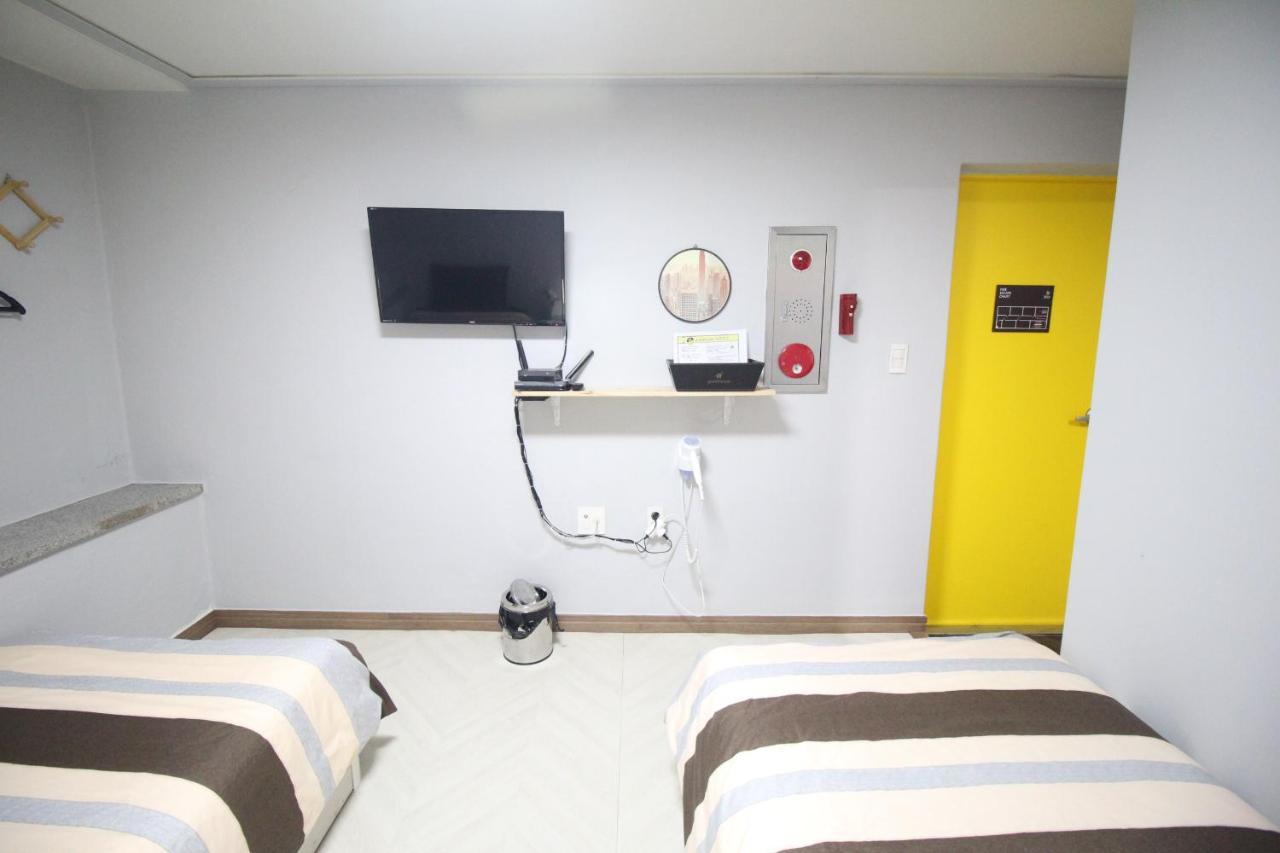 24Guesthouse Seomyeon Busan Exterior photo